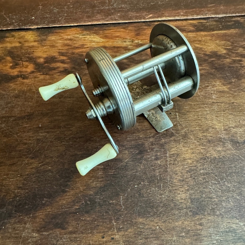 Vintage Miles Bay Model No V-7355‎ Conventional Fishing Reel Collector's Item